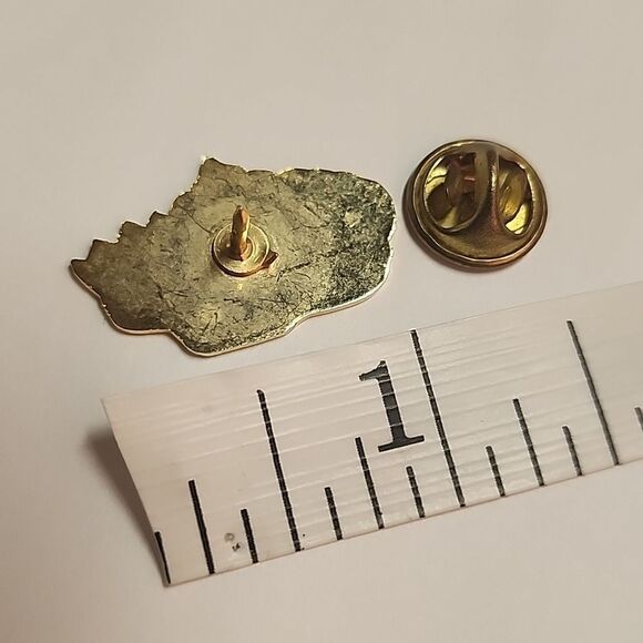 Triple Crown Worth Three Peating Lapel Pin Brooch Kentucky Derby - Picture 4 of 4